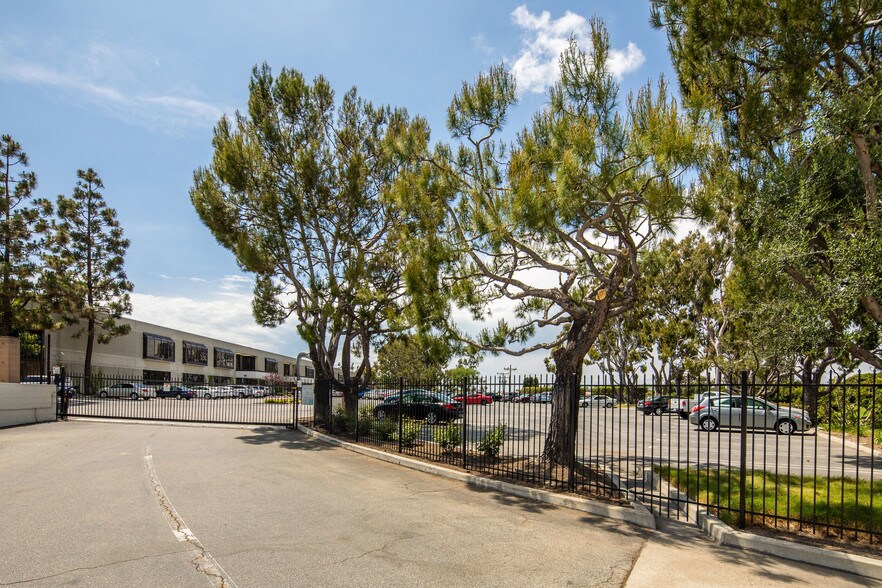 540-550 N Oak St, Inglewood, CA à louer - Photo de l’immeuble – Image 2 sur 9