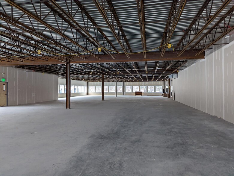 33 Tech Valley Dr, East Greenbush, NY à louer - Photo de l’immeuble – Image 3 sur 10
