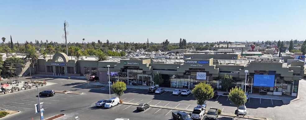 21 E Shaw Ave, Fresno, CA à louer - Photo de l’immeuble – Image 1 sur 5
