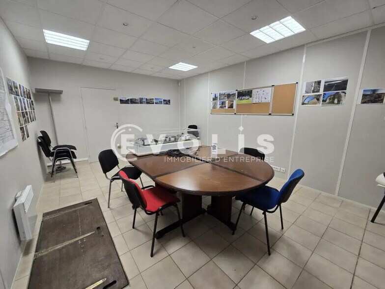 Bureau dans Saclay à louer - Photo intérieure – Image 3 sur 7