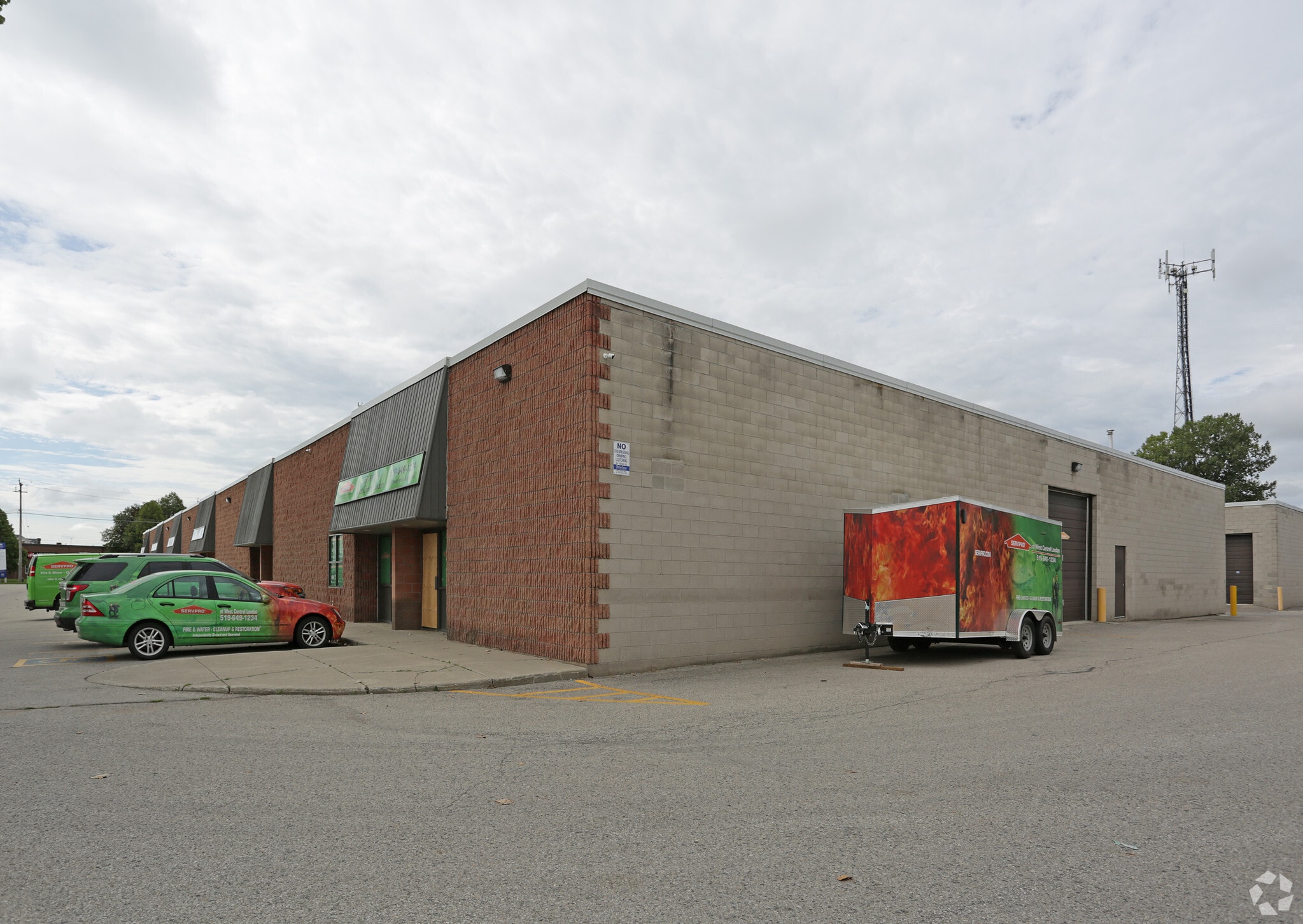98 Bessemer Ct, London, ON à louer Photo principale– Image 1 sur 3