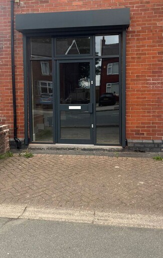 Plus de détails pour 753 Bury Rd, Bolton - Local commercial à louer