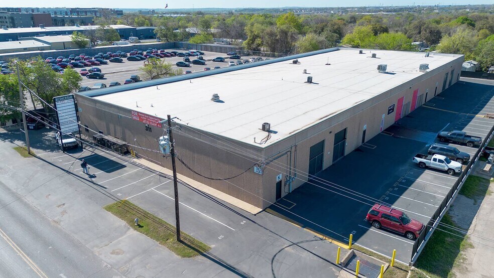 310 St Elmo Rd, Austin, TX à louer - Photo de l’immeuble – Image 3 sur 11