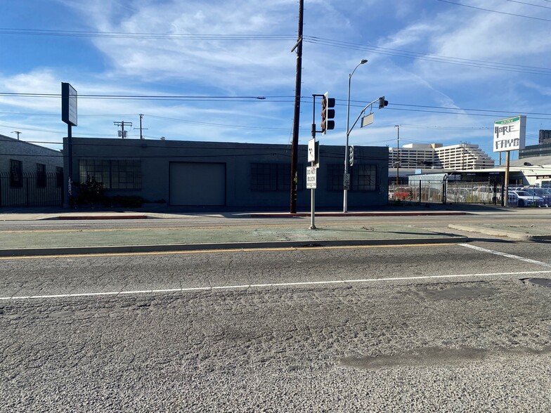 10301 S La Cienega Blvd, Los Angeles, CA à louer - Photo de l’immeuble – Image 1 sur 12