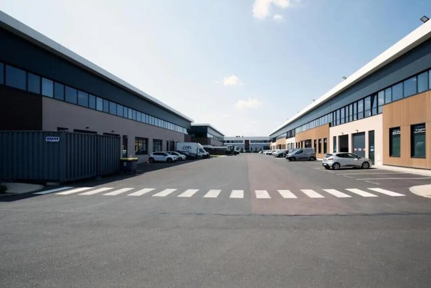 145 Rue Des Caboeufs, Gennevilliers à louer - Photo de l’immeuble – Image 2 sur 8