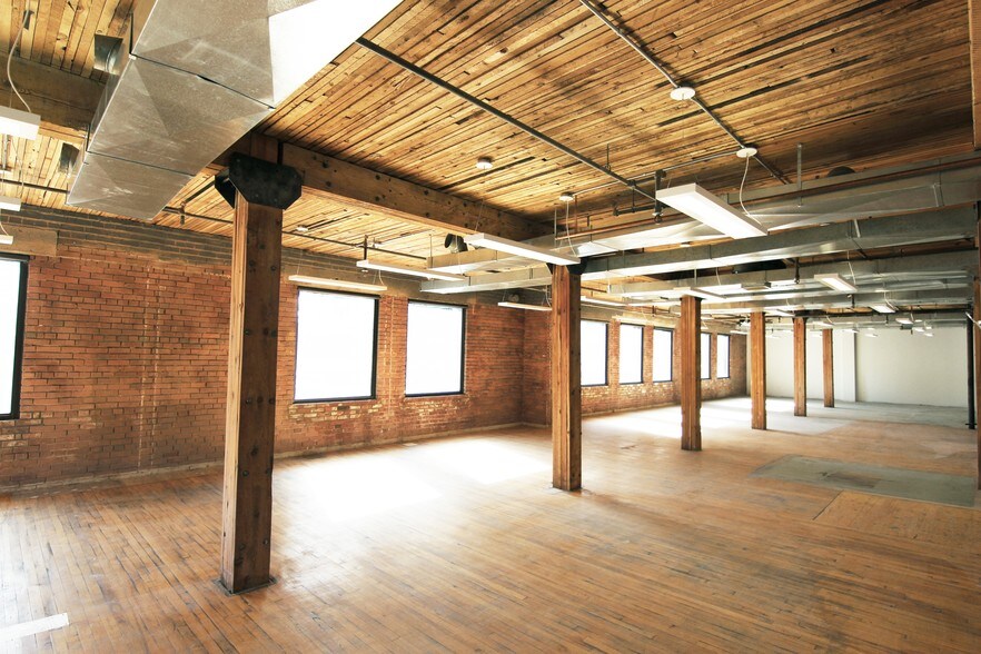 605 11 Ave SW, Calgary, AB à louer - Photo intérieure – Image 3 sur 8