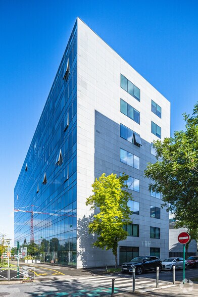 13 Boulevard Du Mont D'Est, Noisy-le-Grand à louer - Photo de l’immeuble – Image 2 sur 2