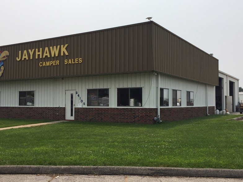 24105 W 43rd St, Shawnee, KS à louer - Photo de l’immeuble – Image 2 sur 24