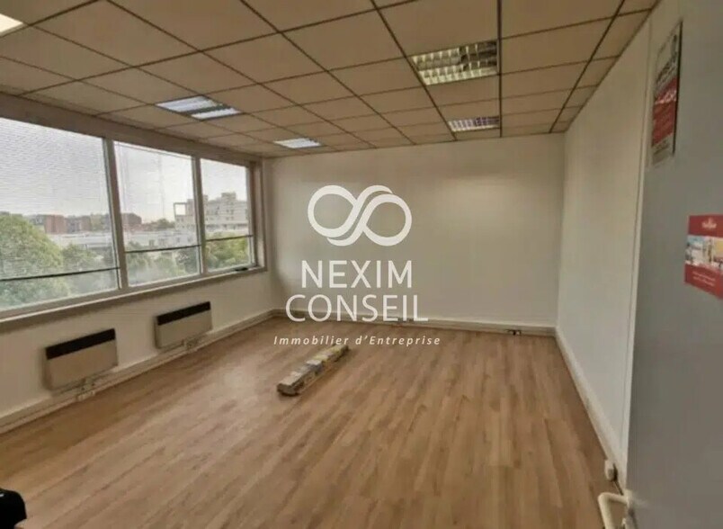 Bureau dans Saint-Ouen-sur-Seine à louer - Photo de l’immeuble – Image 2 sur 3
