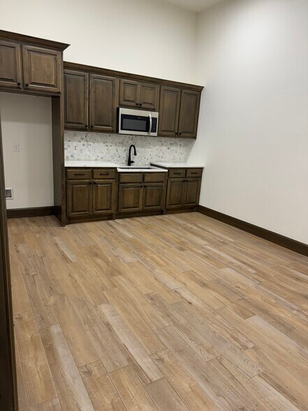 2931 Adams Rd, Norman, OK à louer - Photo de l’immeuble – Image 3 sur 10
