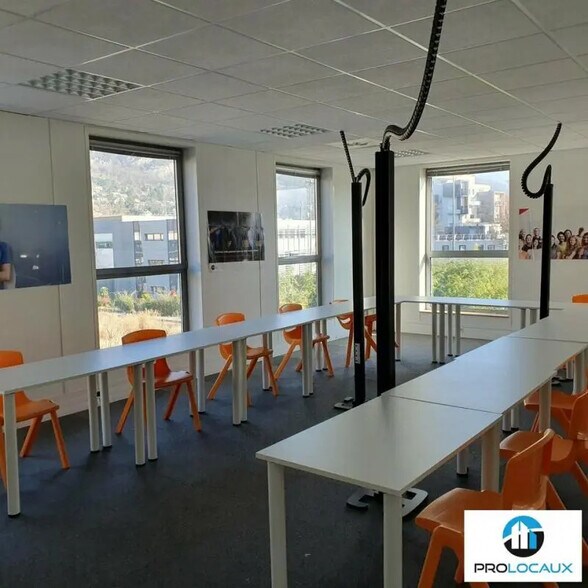 Bureau dans Grenoble à louer - Photo de l’immeuble – Image 2 sur 6