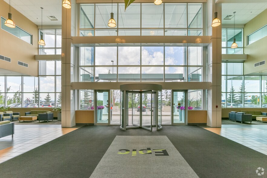 2535 3rd Ave SE, Calgary, AB à louer - Hall d’entrée – Image 3 sur 7