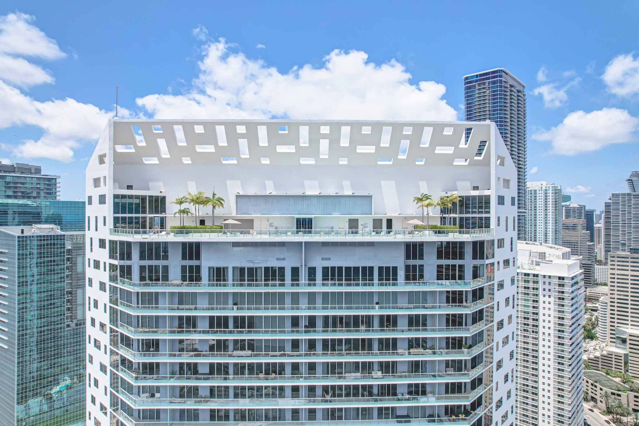 1300 Brickell Bay Dr, Miami, FL à vendre Photo de l’immeuble– Image 1 sur 12