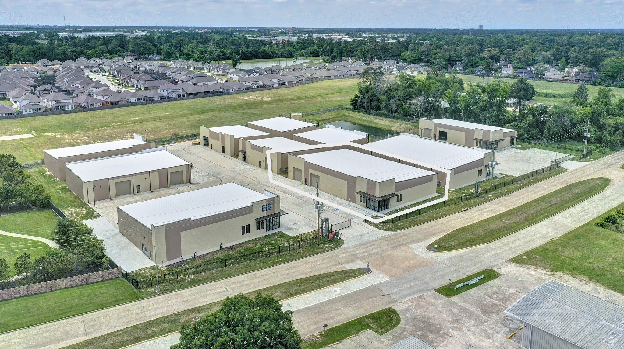 11811 Champion Forest Dr, Houston, TX à vendre Photo principale– Image 1 sur 9
