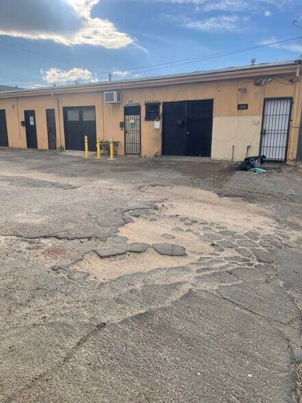 210 W Oldfield St, Lancaster, CA à louer - Photo de l’immeuble – Image 3 sur 5