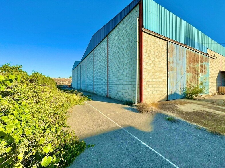 Industriel/Logistique dans Aspe à vendre - Photo de l’immeuble – Image 1 sur 14