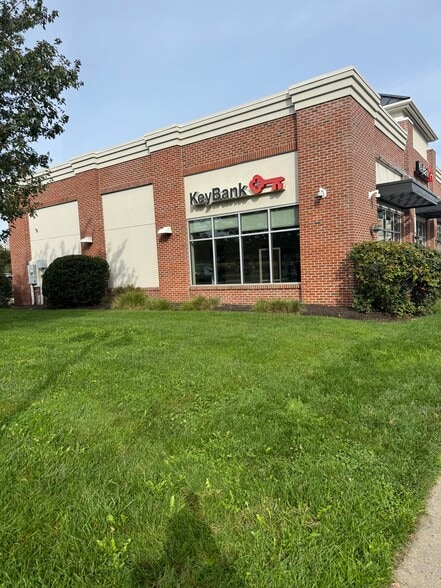 721 Canal St, Stamford, CT à vendre - Photo de l’immeuble – Image 3 sur 8