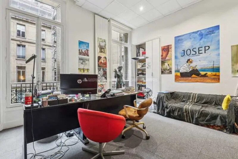 60 Rue Pierre Charron, Paris à louer - Photo de l’immeuble – Image 3 sur 9