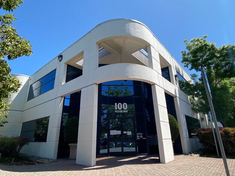 100 Pelican Way, San Rafael, CA à louer - Photo principale – Image 1 sur 6