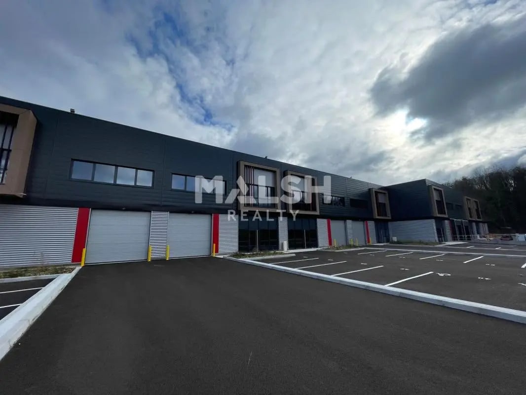 Local d’activités dans Saint-Laurent-de-Mure à louer Photo de l’immeuble– Image 1 sur 7