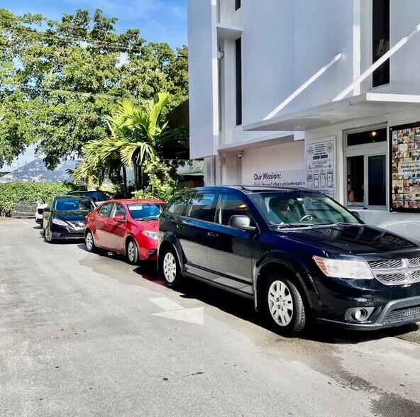 727 NE 3rd Ave, Fort Lauderdale, FL à louer - Photo de l’immeuble – Image 2 sur 8