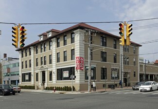 Plus de détails pour 210 Old Country Rd, Mineola, NY - Bureau/Local commercial à louer