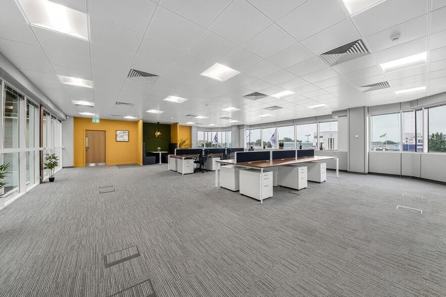 950 Great West Rd, Brentford à louer - Photo de l’immeuble – Image 3 sur 28
