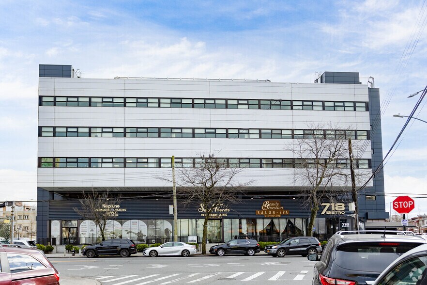 360 Neptune Ave, Brooklyn, NY à louer - Photo de l’immeuble – Image 2 sur 7