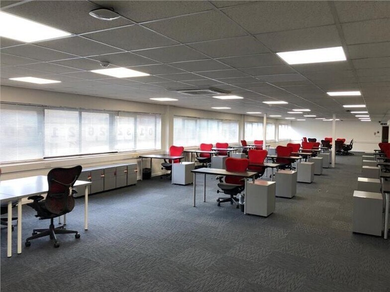 Thames Rd, Crayford à louer - Photo de l’immeuble – Image 2 sur 8