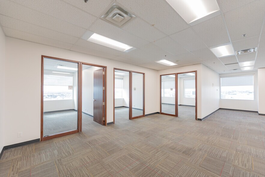 5800 Hurontario St, Mississauga, ON à louer - Numérisation 3D Matterport – Image 3 sur 11
