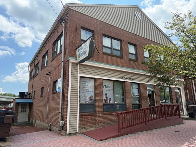 93 Market Sq, Newington, CT à vendre - Photo de l’immeuble – Image 2 sur 30
