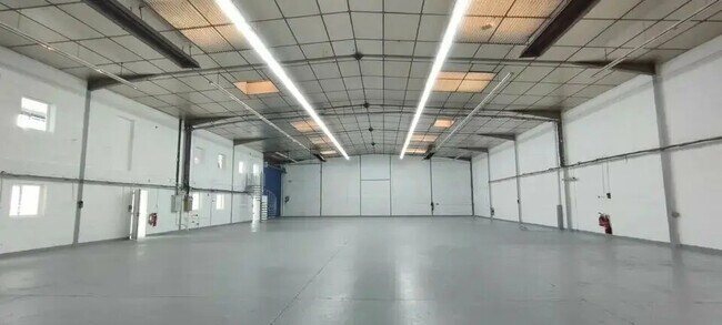 Plus de détails pour Local d’activités à vendre