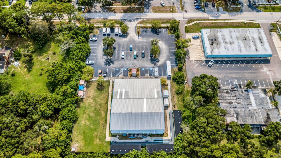 7633 131st St, Seminole, FL à louer - Photo de l’immeuble – Image 2 sur 15