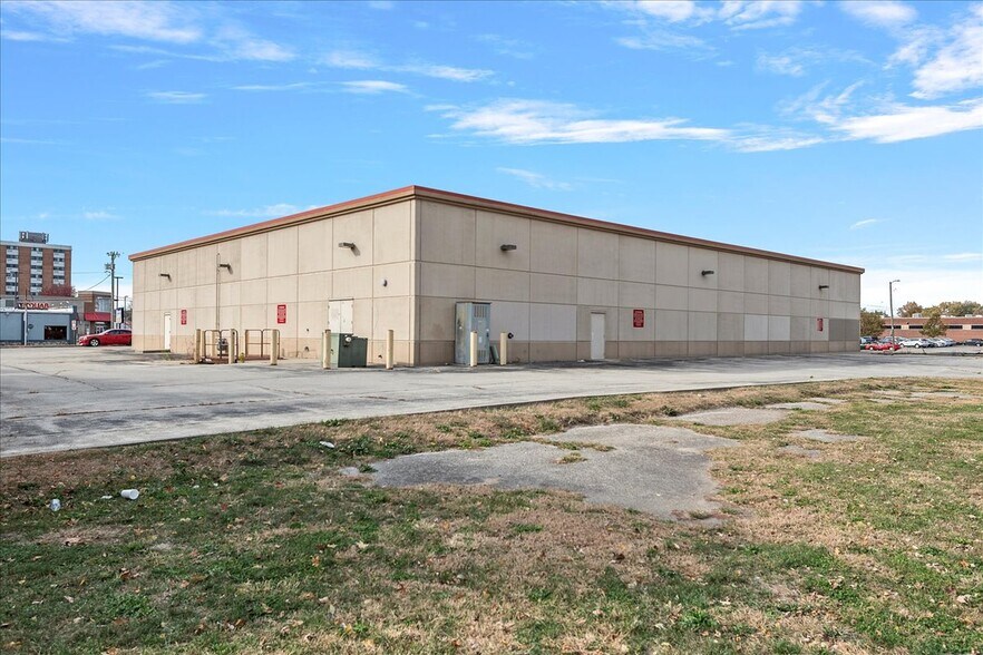 920 E North Grand Ave, Springfield, IL à louer - Photo de l’immeuble – Image 3 sur 19