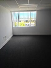 7710 Balboa Ave, San Diego, CA à louer Photo intérieure– Image 2 sur 6