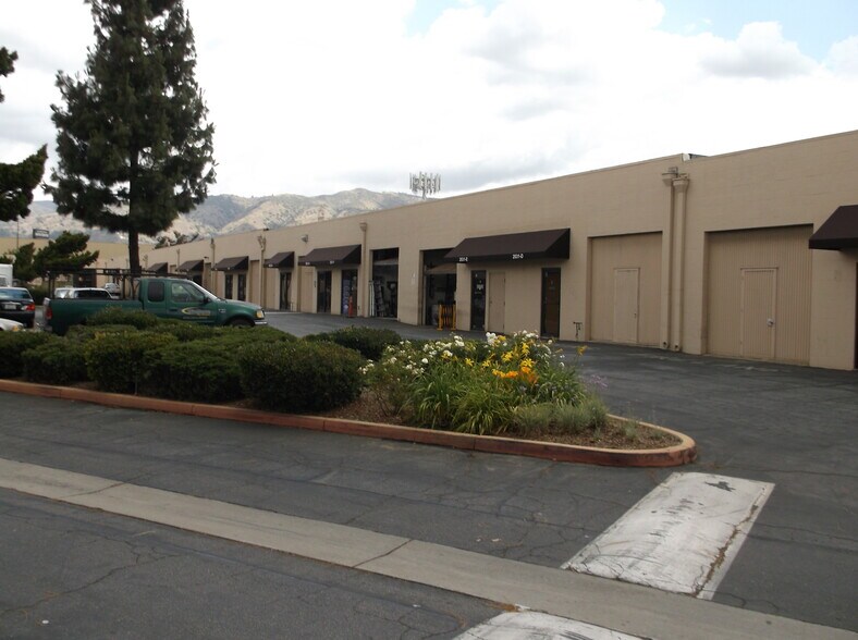 2001 E Gladstone St, Glendora, CA à louer - Photo de l’immeuble – Image 3 sur 5