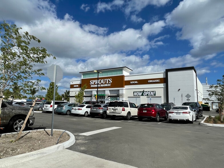 620 E Oakland Park Blvd, Oakland Park, FL à louer - Photo de l’immeuble – Image 3 sur 5