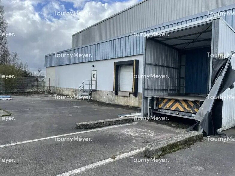Industriel/Logistique dans Saint-Martin-des-Champs à louer - Photo de l’immeuble – Image 3 sur 4