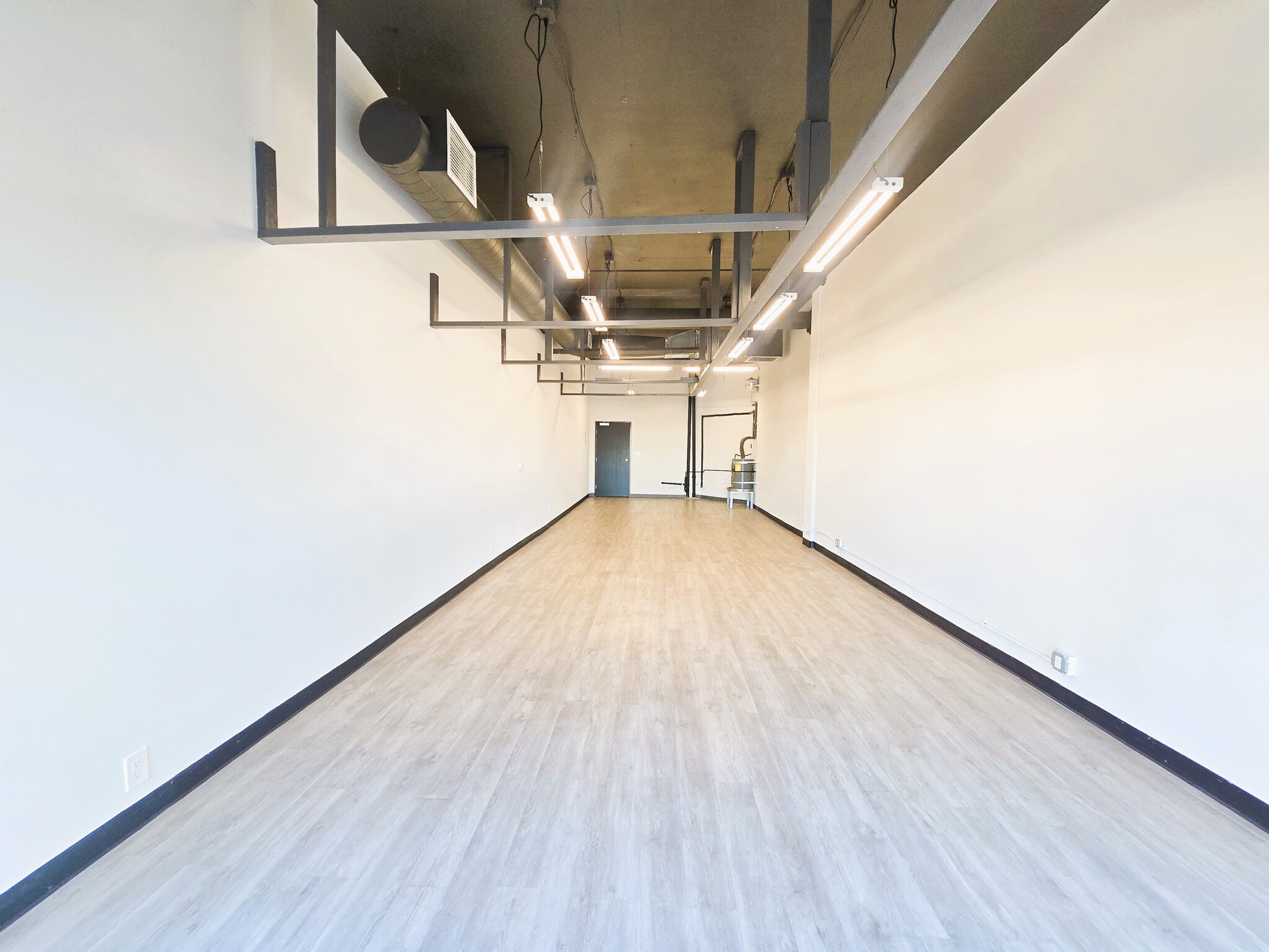 221 E 12th St, Los Angeles, CA à louer Photo intérieure– Image 1 sur 3