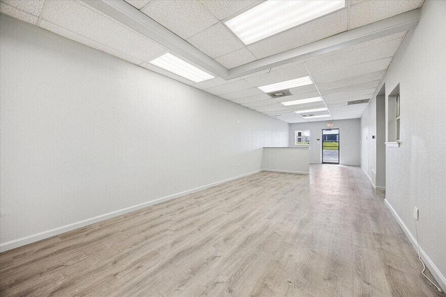 16806 I-35 S, Buda, TX à louer - Photo de l’immeuble – Image 3 sur 14