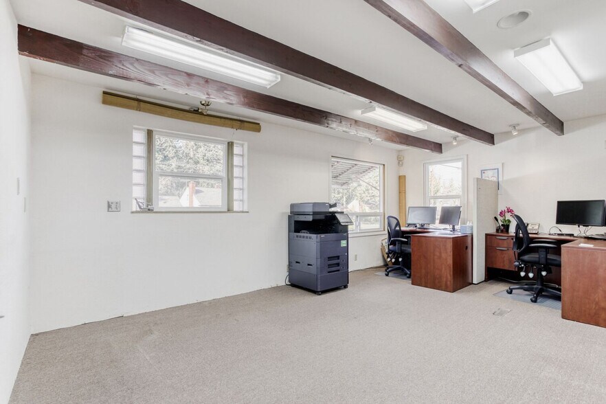 2020 NE 102nd Ave, Portland, OR à vendre - Photo de l’immeuble – Image 3 sur 28