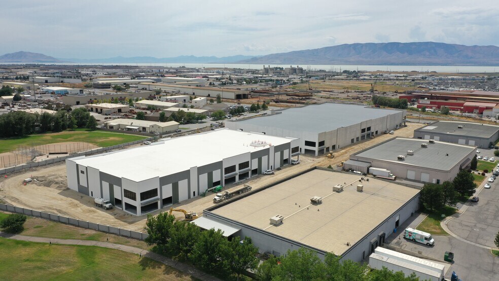 310 N Genevea Rd, Lindon, UT à louer - Photo de l’immeuble – Image 3 sur 11