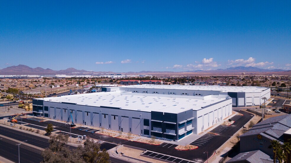 4340 N Nellis Blvd, Las Vegas, NV à louer - Photo de l’immeuble – Image 1 sur 3