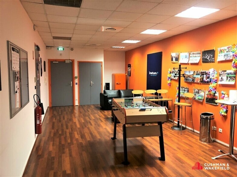 Bureau dans Gradignan à louer - Photo de l’immeuble – Image 2 sur 9