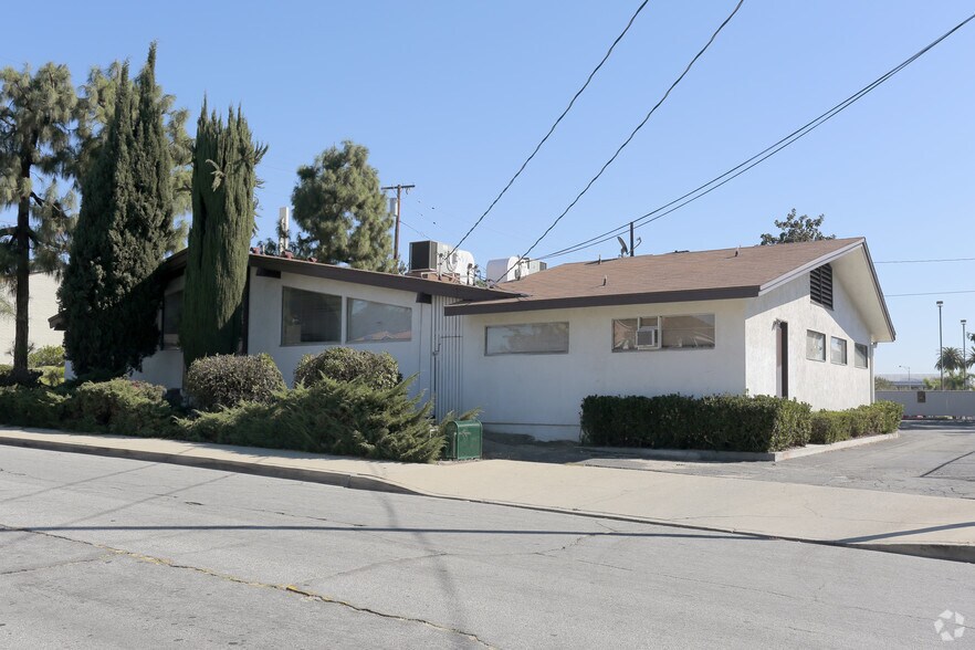 180 W Willow St, Pomona, CA à louer - Photo de l’immeuble – Image 2 sur 11