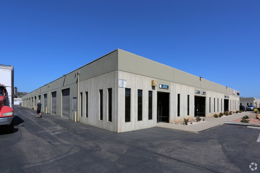 1444 Pioneer Way, El Cajon, CA à louer - Photo de l’immeuble – Image 3 sur 4