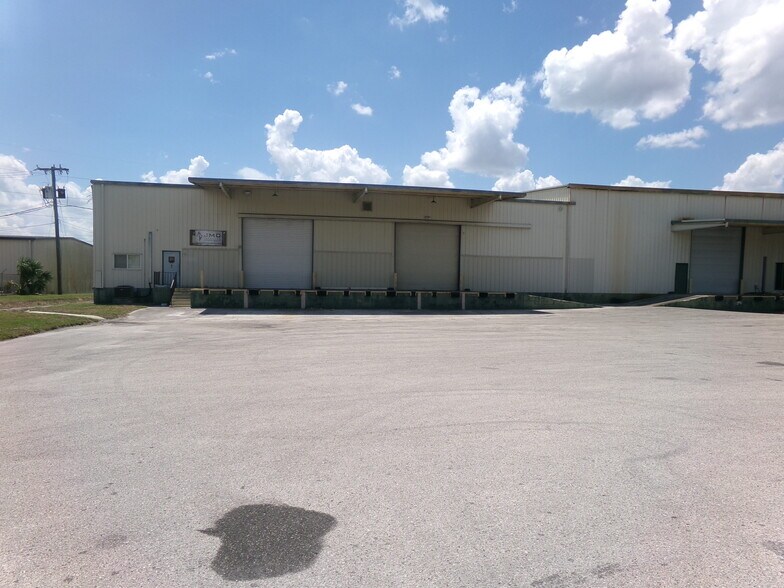 3030 Winter Lake Rd, Lakeland, FL à louer - Photo de l’immeuble – Image 2 sur 12