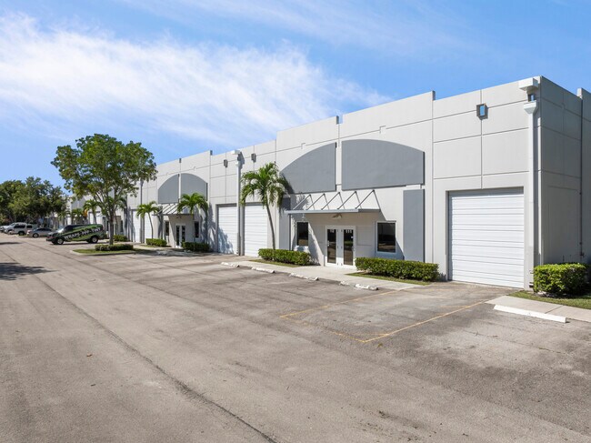 Plus de détails pour 534 Mercantile Pl, Port Saint Lucie, FL - Industriel/Logistique à louer