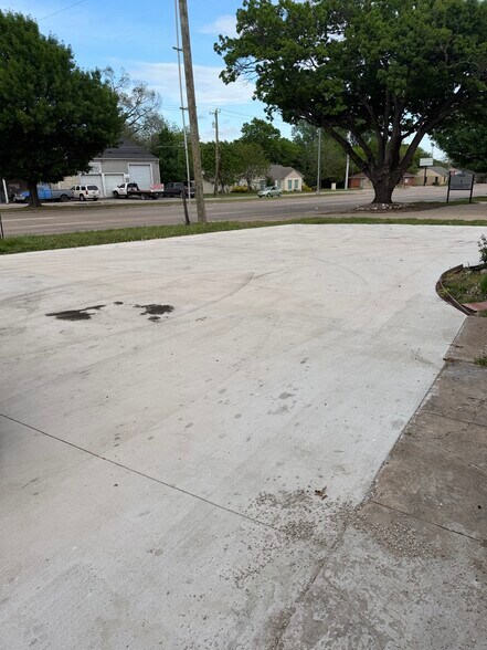 1105 W University Dr, McKinney, TX à louer - Photo de l’immeuble – Image 2 sur 3