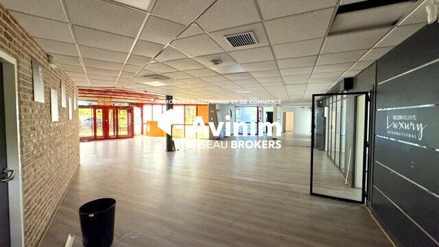 Local d’activités dans Avignon à louer - Photo de l’immeuble – Image 2 sur 4